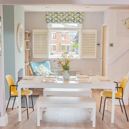 Modern 3-Bed House On Tarporley High Street Villa Exterior foto