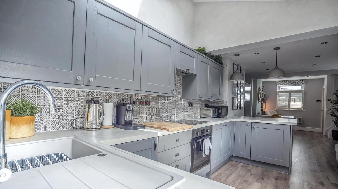 Modern 3-Bed House On Tarporley High Street Villa Exterior foto