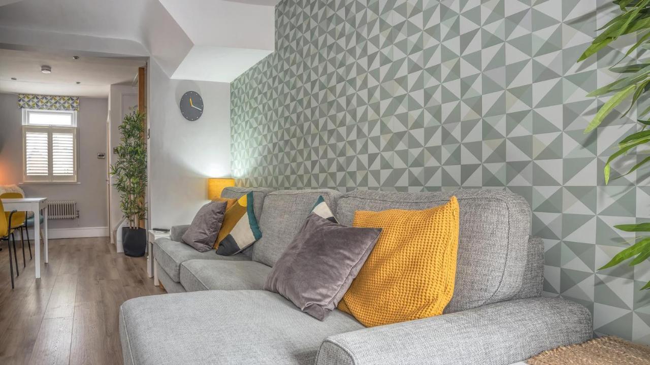 Modern 3-Bed House On Tarporley High Street Villa Exterior foto