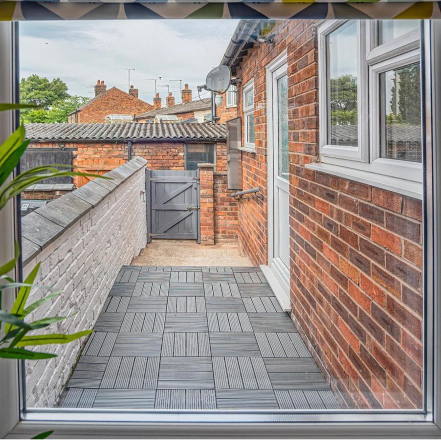 Modern 3-Bed House On Tarporley High Street Villa Exterior foto